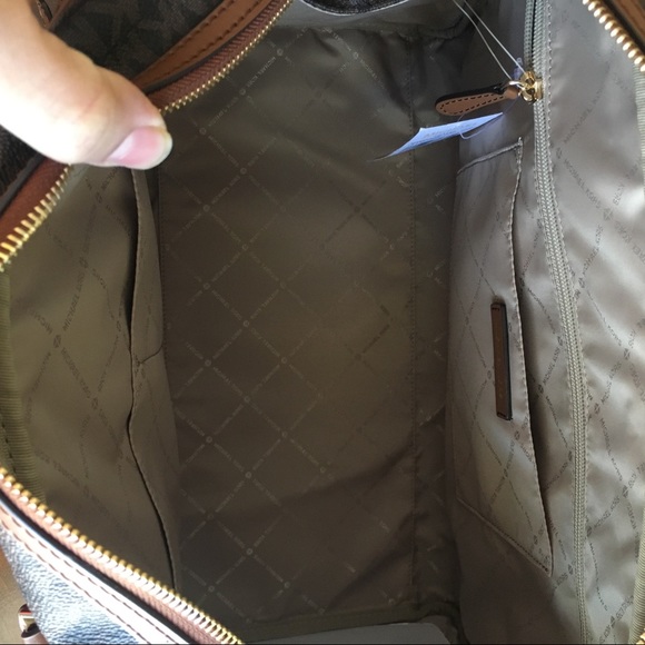 Michael kors travel bag luggage with passport case - Picture 5 of 8